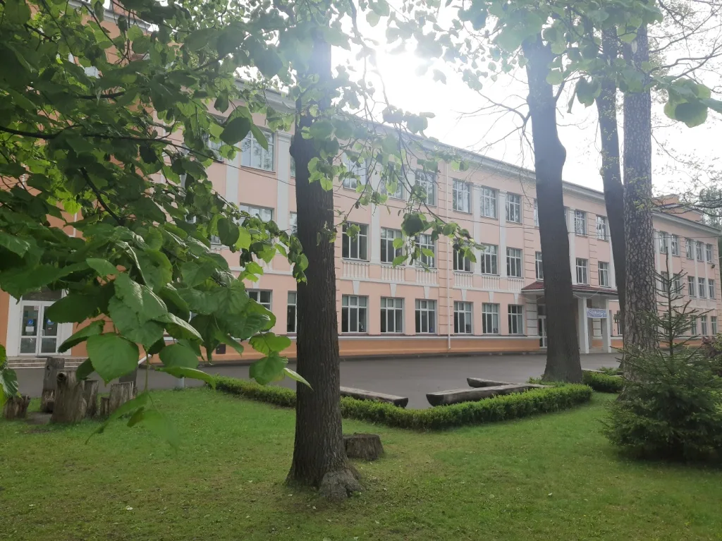 Кампус Міжнародної французької школи в Пущі-Водиці