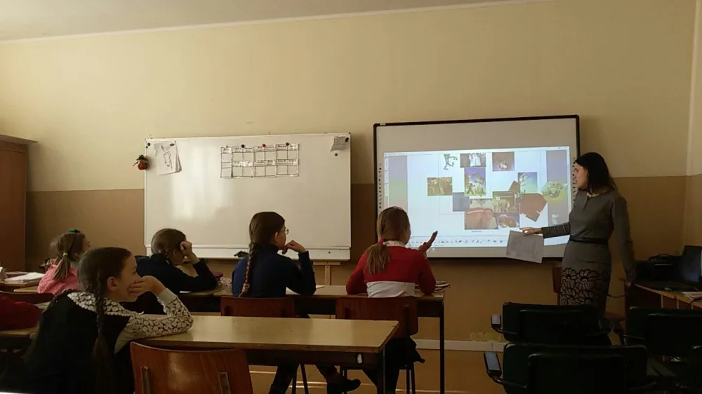 Учні ліцею «Ріка життя» на заняттях