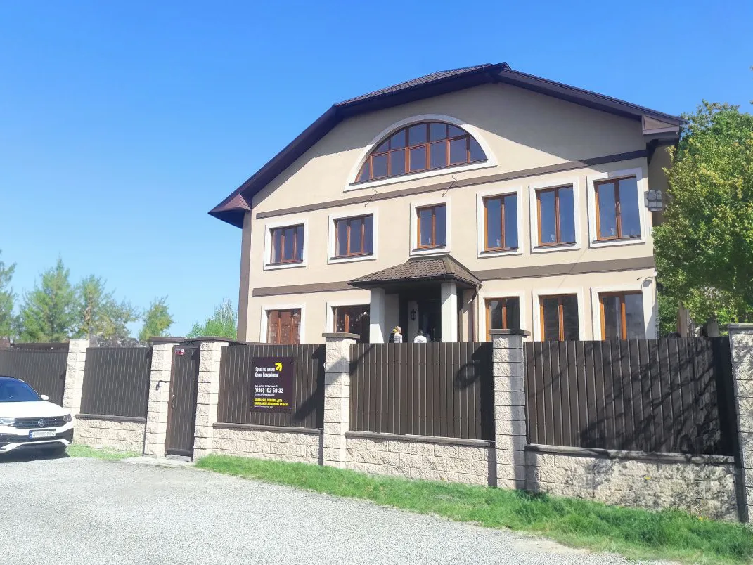 Приміщення школи Олени Вєдєрнікової