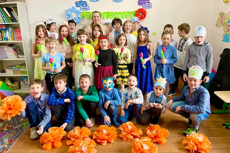 Учні школи «Аурум Скул» на заняттях