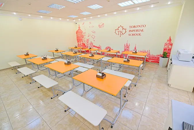 Учні Toronto Imperial School під час навчання